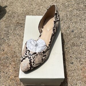 Bandolino Black and Cream Flats for Effortless Style